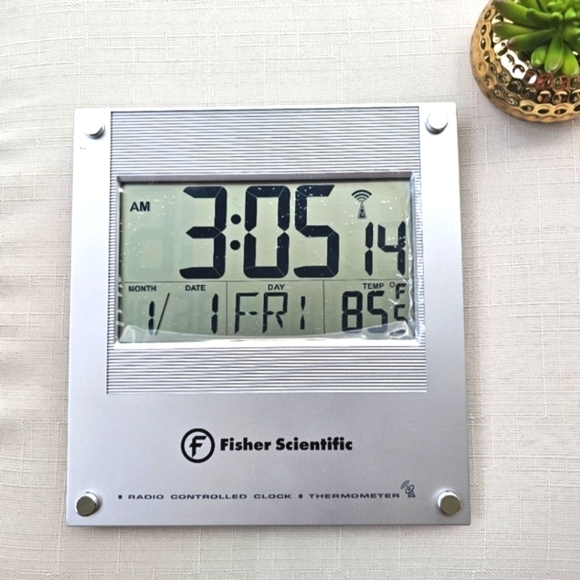 NEW Fisher Scientific Atomic Radio Controlled Clock Thermometer Satellite Signal - Picture 1 of 15
